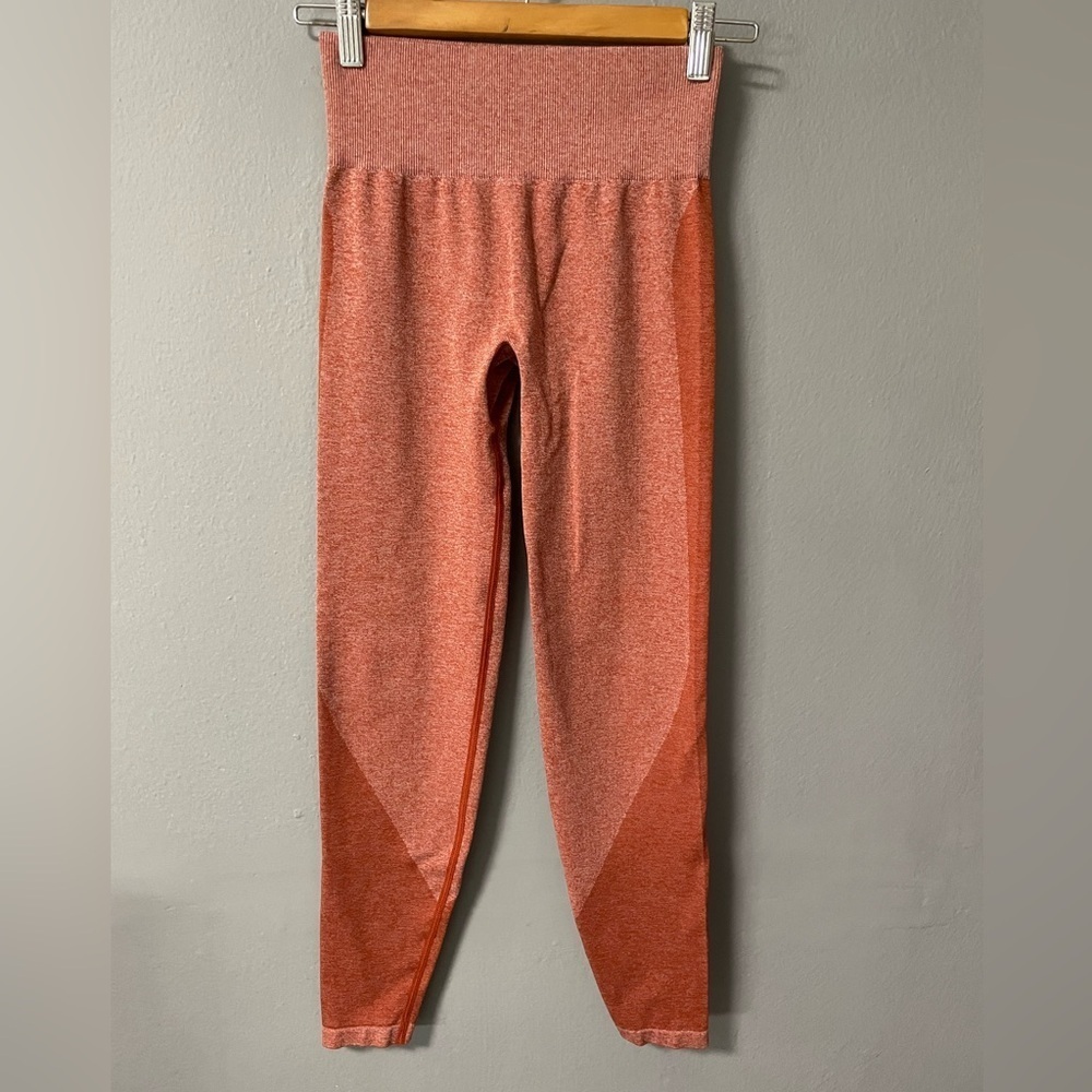 Victoria's Secret PINK Seamless Contrast
Leggings in Rust Orange. Size X-Small
